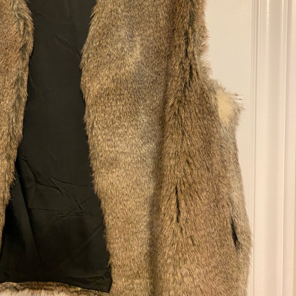 Talula Faux Fur Vest - Picture 15 of 15
